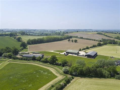 The site is only a mile away from M40 (Junction 13), giving it quick access to the South, North and West. . Grazing land for sale northamptonshire